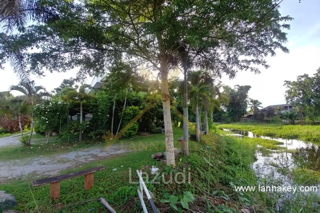 House with stunning views next to Happy City golf course