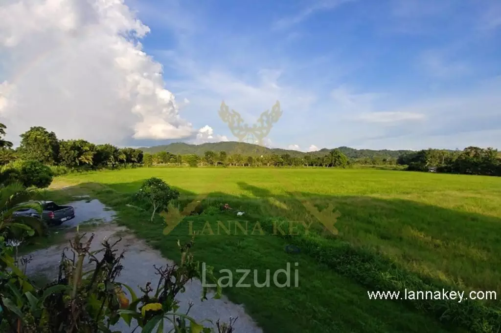 House with stunning views next to Happy City golf course