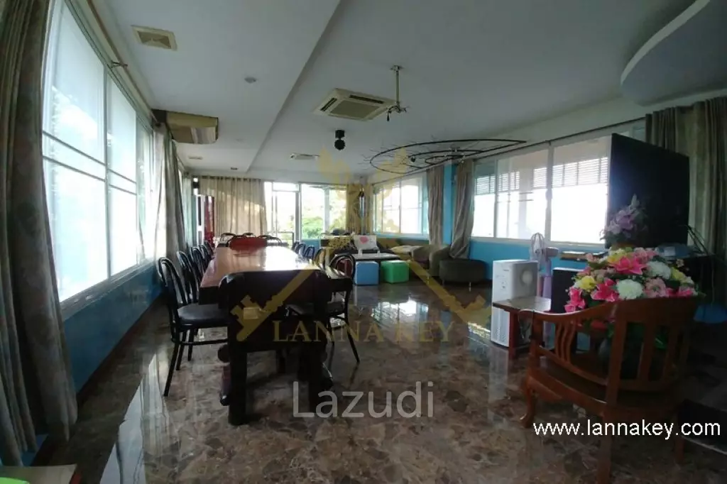House with stunning views next to Happy City golf course