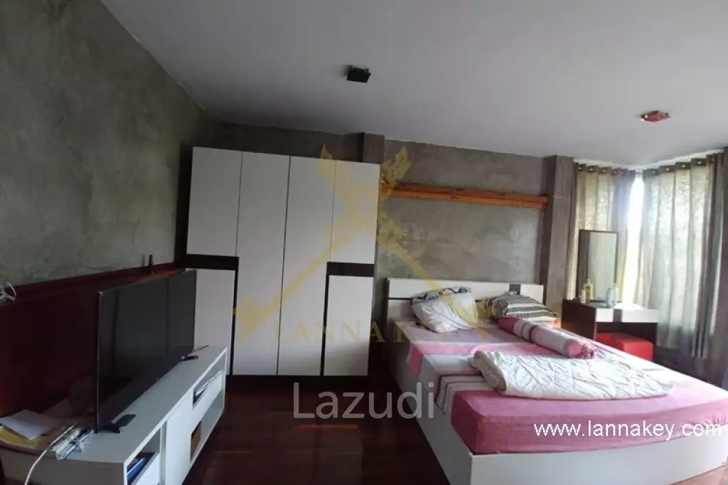 House with stunning views next to Happy City golf course