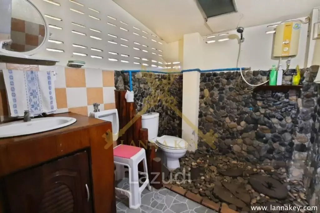 Beautiful 3 bedrooms House near City for Sale