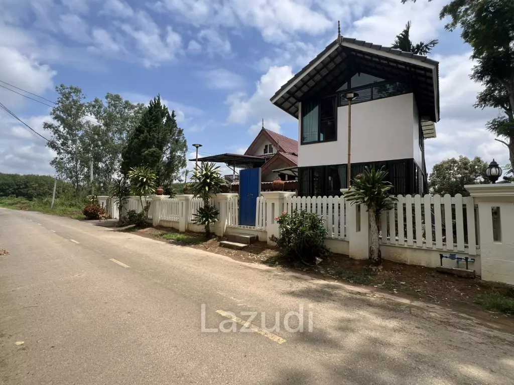 Beautiful 3 bedrooms House near City for Sale