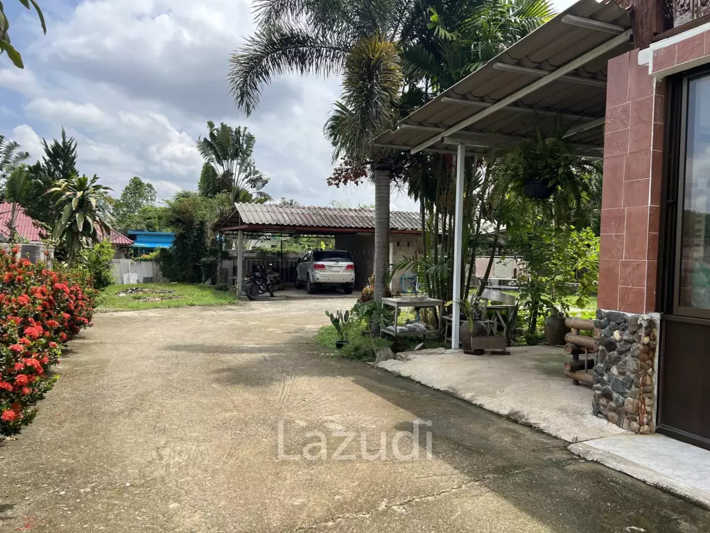 Beautiful 3 bedrooms House near City for Sale