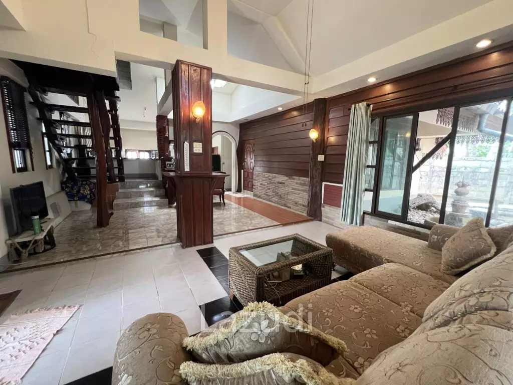 Beautiful 3 bedrooms House near City for Sale