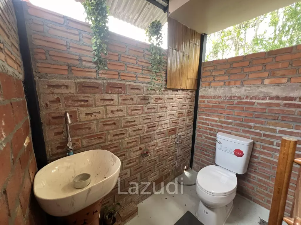Beautiful 3 bedrooms House near City for Sale
