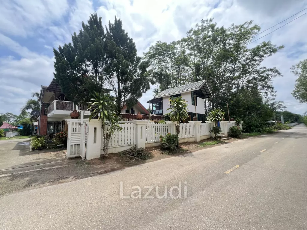 Beautiful 3 bedrooms House near City for Sale