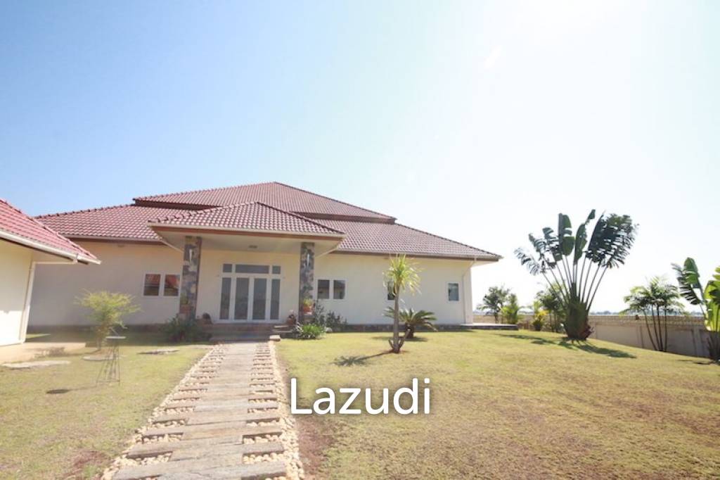 Amazing 5 Bedroom House with Pool for Sale