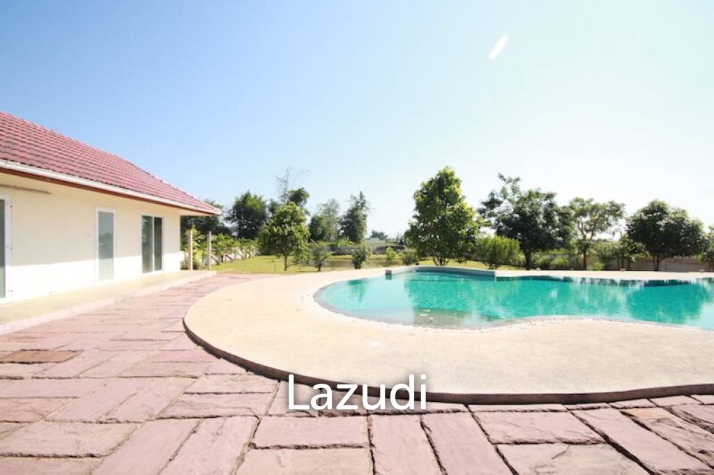 Amazing 5 Bedroom House with Pool for Sale