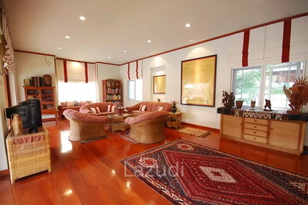 5 Bed 6 Bath 341 SQ.M Lanna Pool Villa