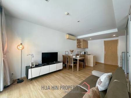 BAAN SANKRAAM : Stunning 1 Bed Pool View Condo