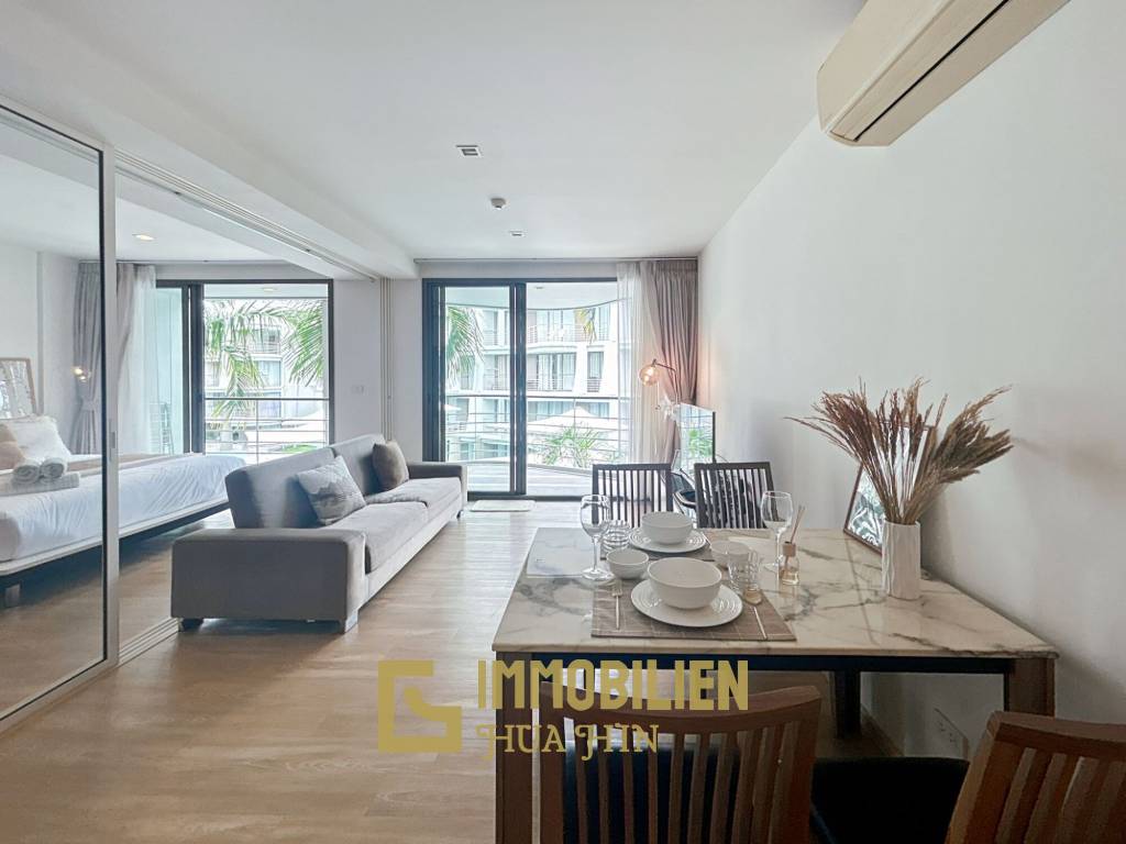 BAAN SANKRAAM : Stunning 1 Bed Pool View Condo