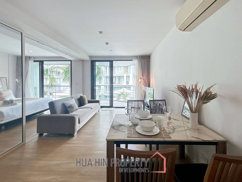 BAAN SANKRAAM : Stunning 1 Bed Pool View Condo