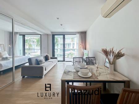 BAAN SANKRAAM : Stunning 1 Bed Pool View Condo