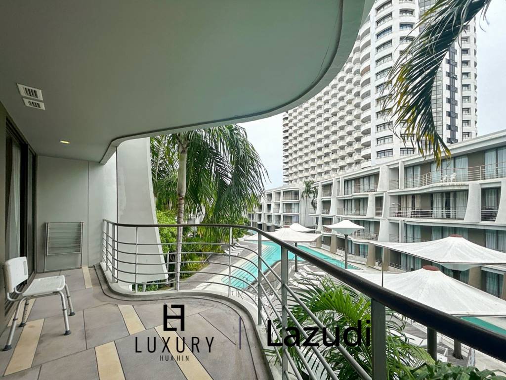 BAAN SANKRAAM : Stunning 1 Bed Pool View Condo