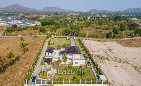 Black Mountain : Luxurious stately villa in Hin Lek Fai