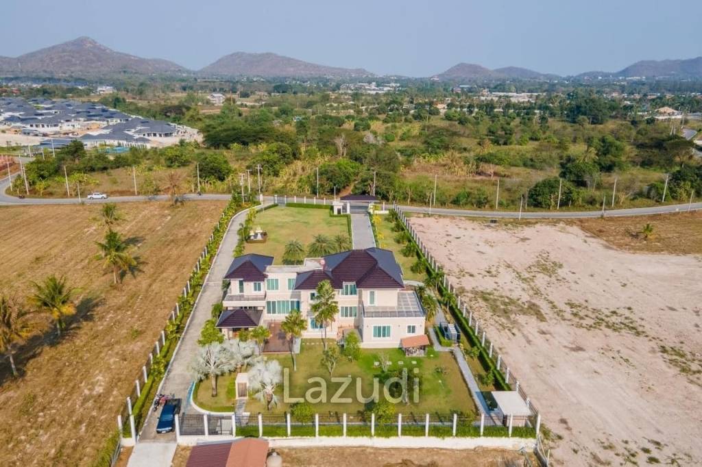 Black Mountain : Luxurious stately villa in Hin Lek Fai