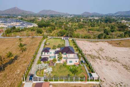 Black Mountain : Luxurious stately villa in Hin Lek Fai