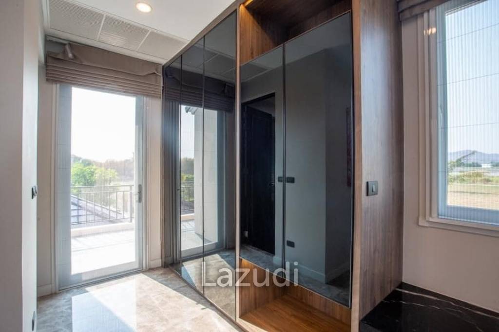 Black Mountain : Luxurious stately villa in Hin Lek Fai