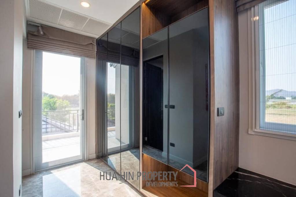 Black Mountain : Luxurious stately villa in Hin Lek Fai