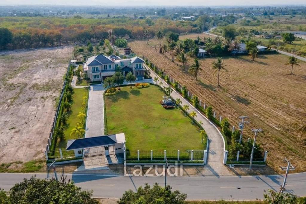 Black Mountain : Luxurious stately villa in Hin Lek Fai
