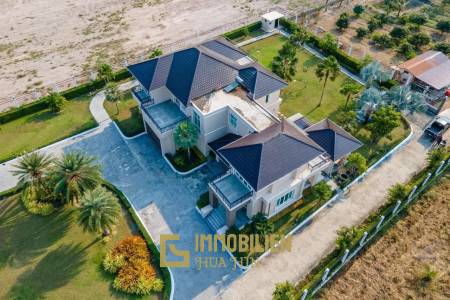 Black Mountain : Luxurious stately villa in Hin Lek Fai