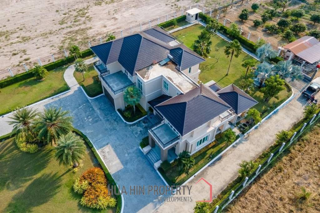Black Mountain : Luxurious stately villa in Hin Lek Fai