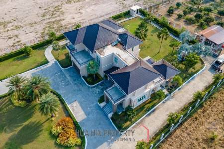 Black Mountain : Luxurious stately villa in Hin Lek Fai