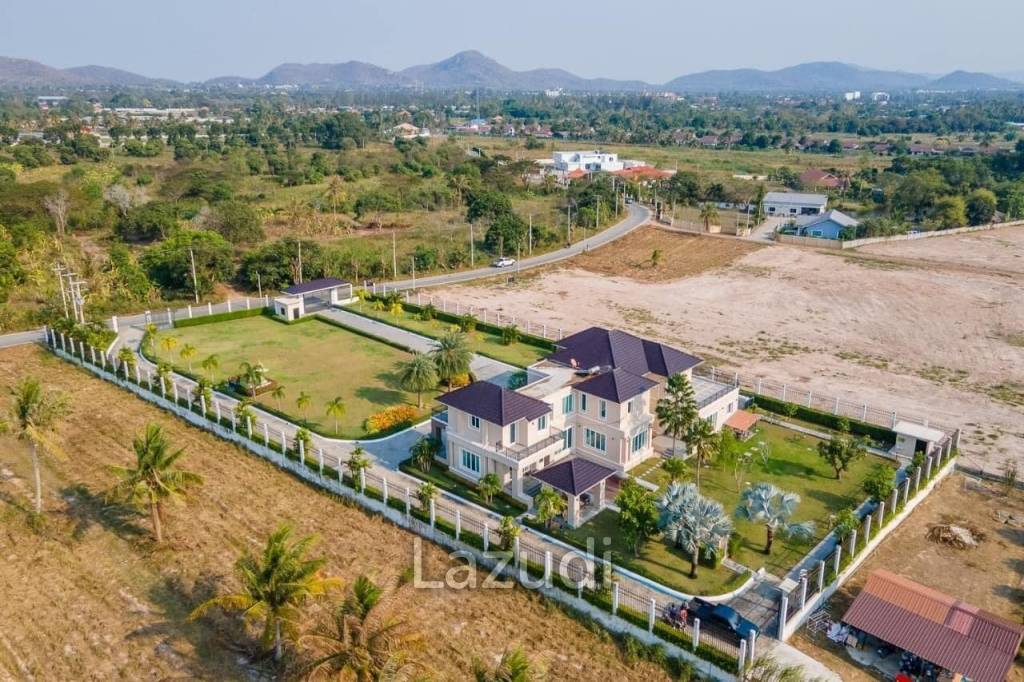 Black Mountain : Luxurious stately villa in Hin Lek Fai