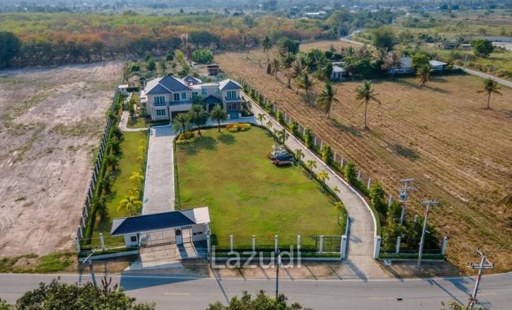 Black Mountain : Luxurious stately villa in Hin Lek Fai