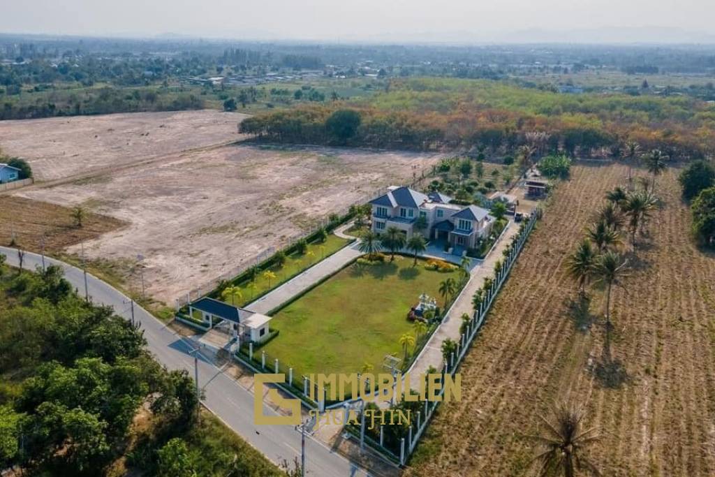 Black Mountain : Luxurious stately villa in Hin Lek Fai