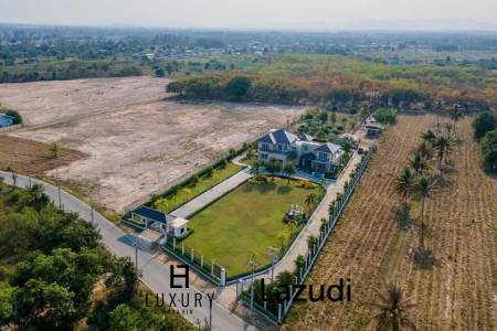 Black Mountain : Luxurious stately villa in Hin Lek Fai