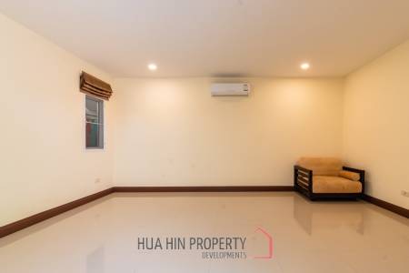 EMERALD HEIGHTS VILLAGE : 4 Bed pool villa with large covered terrace and open view