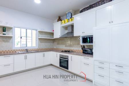 EMERALD HEIGHTS VILLAGE : 4 Bed pool villa with large covered terrace and open view