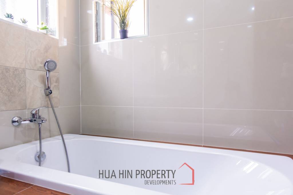 EMERALD HEIGHTS VILLAGE : 4 Bed pool villa with large covered terrace and open view