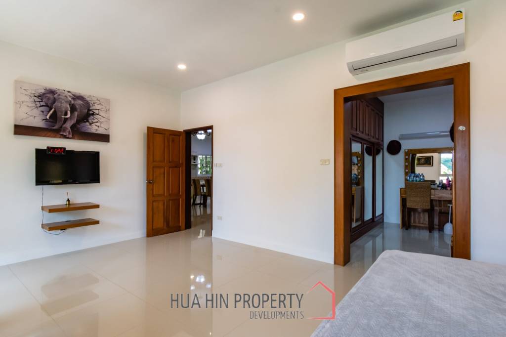 EMERALD HEIGHTS VILLAGE : 4 Bed pool villa with large covered terrace and open view