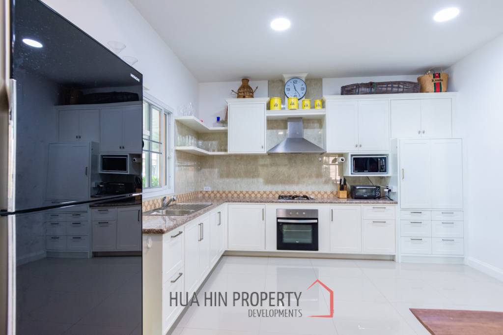 EMERALD HEIGHTS VILLAGE : 4 Bed pool villa with large covered terrace and open view