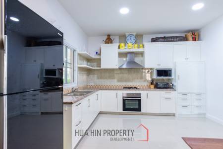 EMERALD HEIGHTS VILLAGE : 4 Bed pool villa with large covered terrace and open view