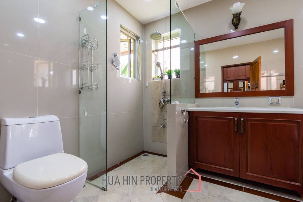 EMERALD HEIGHTS VILLAGE : 4 Bed pool villa with large covered terrace and open view