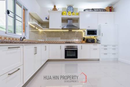 EMERALD HEIGHTS VILLAGE : 4 Bed pool villa with large covered terrace and open view