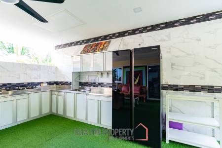 EMERALD HEIGHTS VILLAGE : 4 Bed pool villa with large covered terrace and open view