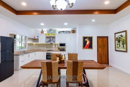 EMERALD HEIGHTS VILLAGE : 4 Bed pool villa with large covered terrace and open view