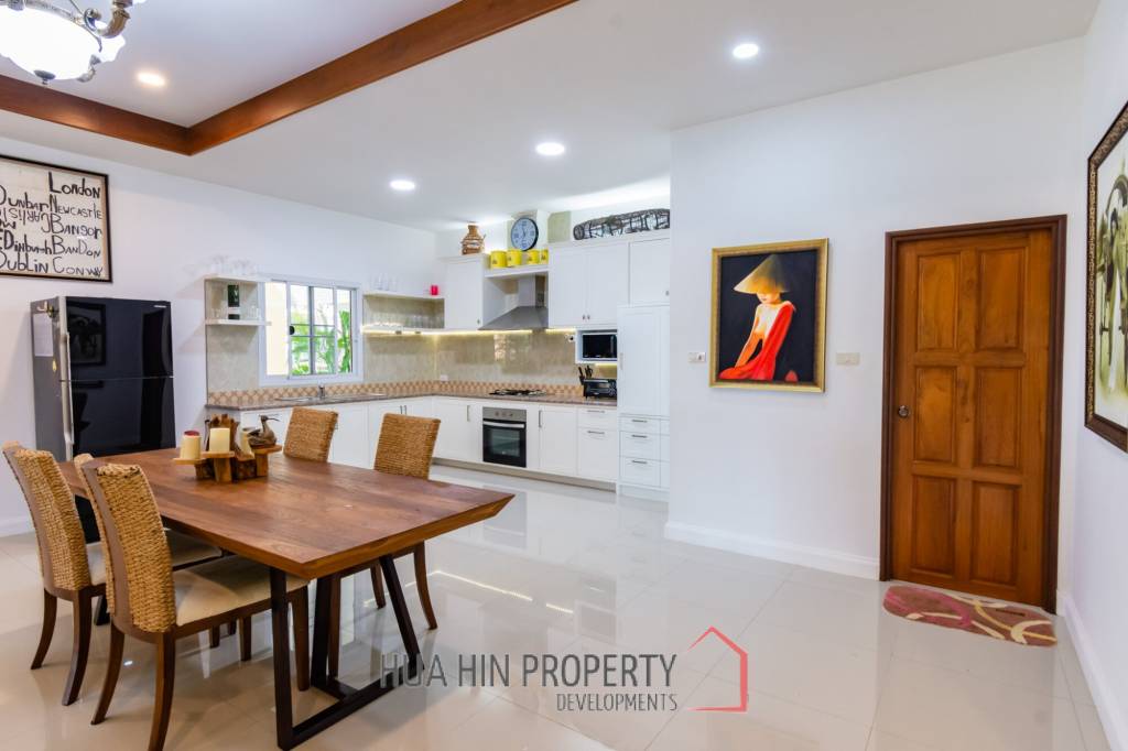 EMERALD HEIGHTS VILLAGE : 4 Bed pool villa with large covered terrace and open view