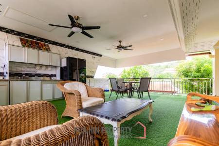EMERALD HEIGHTS VILLAGE : 4 Bed pool villa with large covered terrace and open view