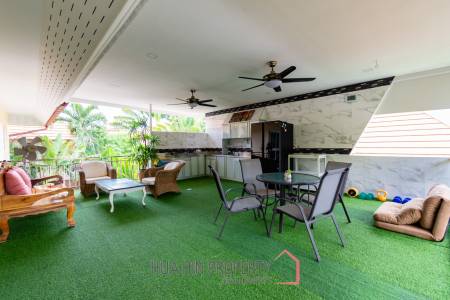 EMERALD HEIGHTS VILLAGE : 4 Bed pool villa with large covered terrace and open view