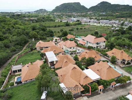 EMERALD HEIGHTS VILLAGE : 4 Bed pool villa with large covered terrace and open view