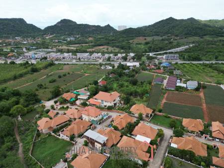 EMERALD HEIGHTS VILLAGE : 4 Bed pool villa with large covered terrace and open view