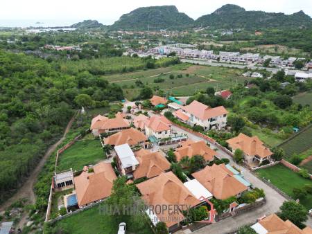 EMERALD HEIGHTS VILLAGE : 4 Bed pool villa with large covered terrace and open view