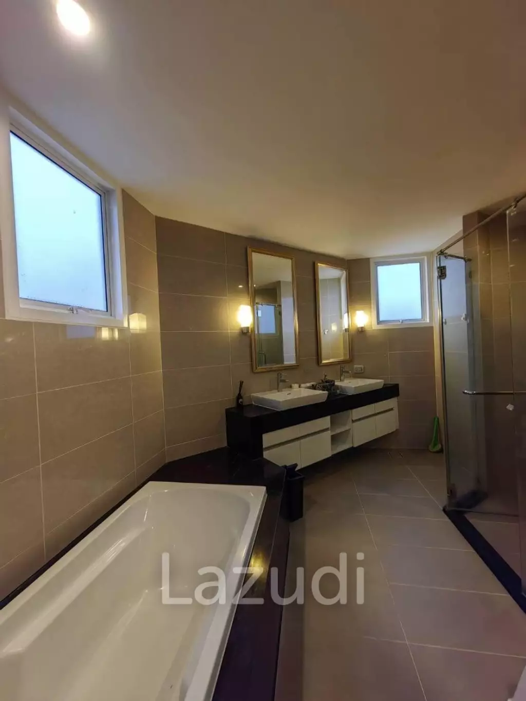 4 Bed 4 Bath 250 SQ.M Supalai Wellington 1