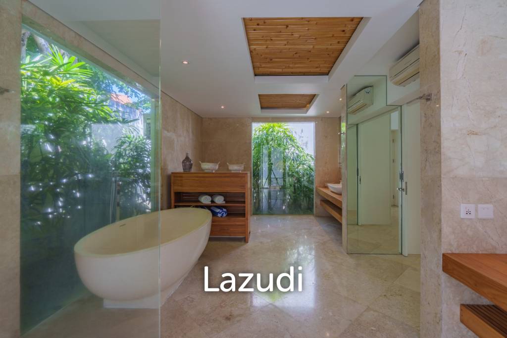 Big One bedroom villa walking distance from the beach
