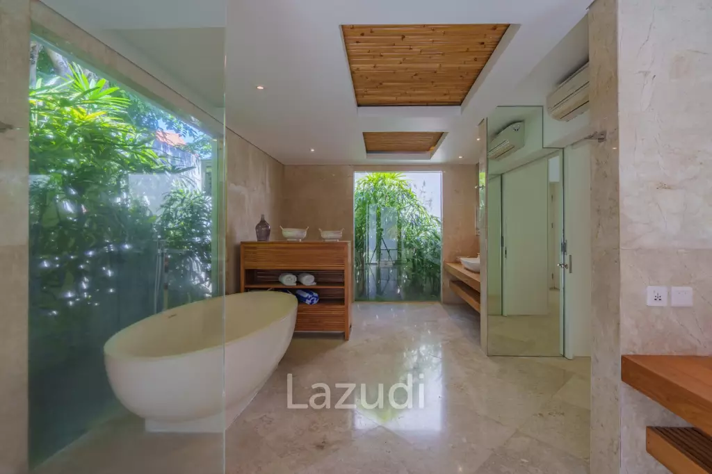 Big One bedroom villa walking distance from the beach